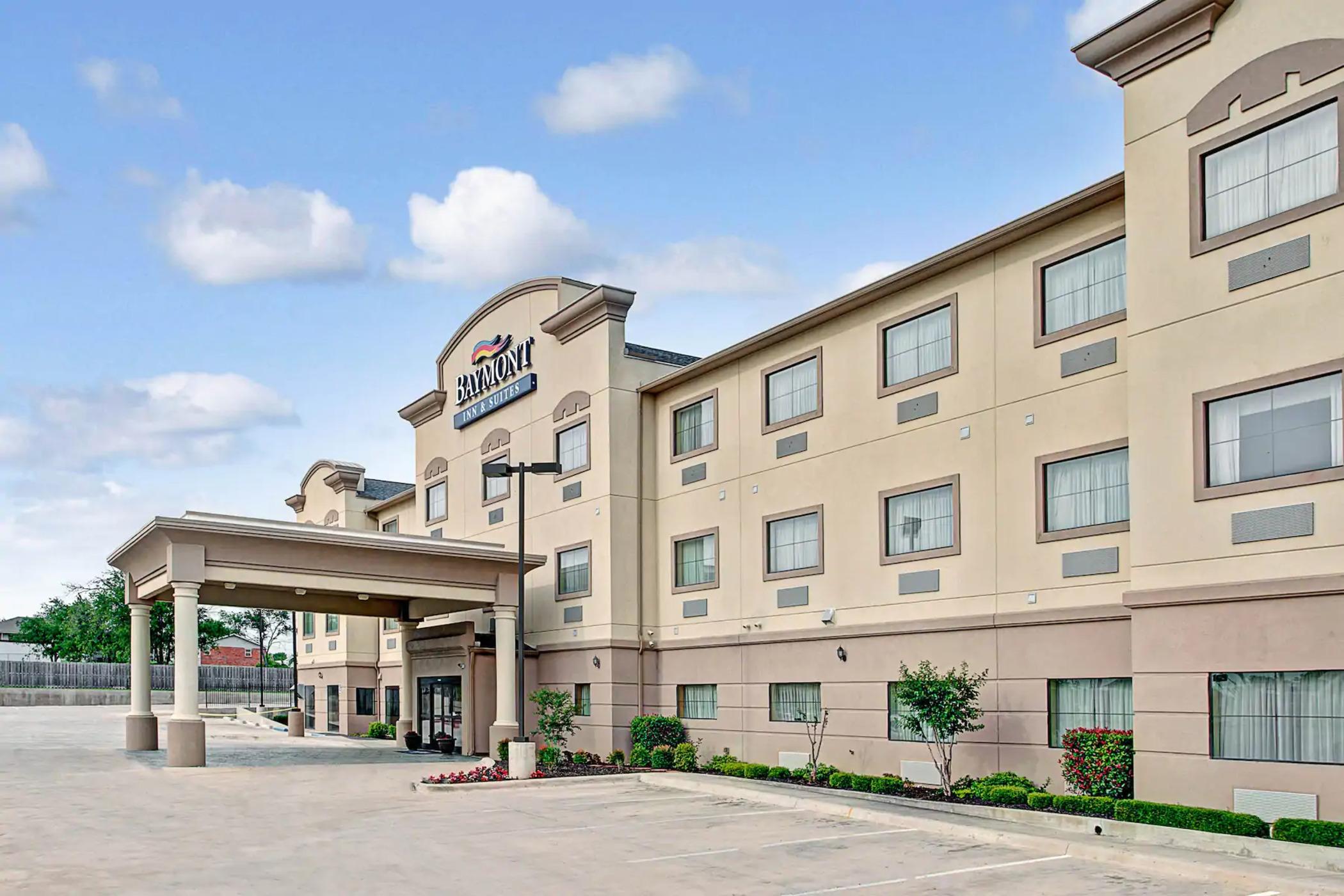 Hotel Baymont By Wyndham Decatur Exterior foto